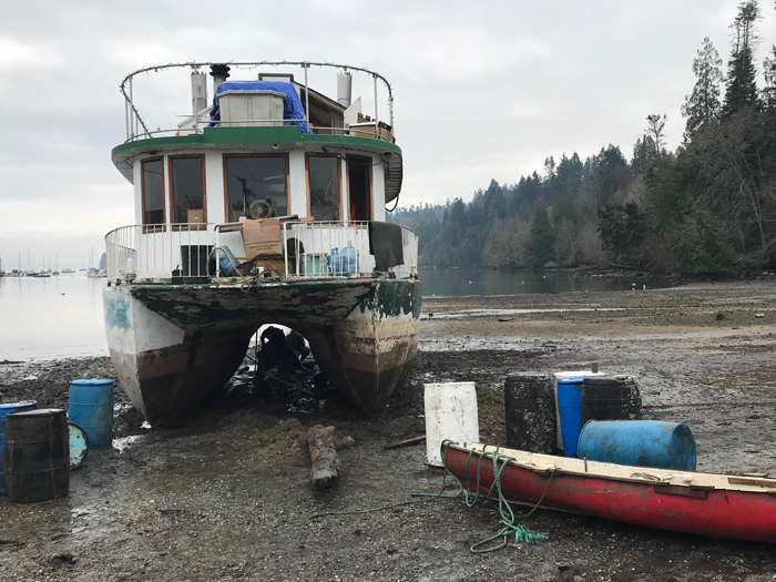 Feds take on wrecked boat authority