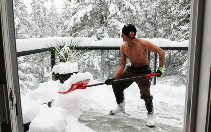 Islanders survive first snowfalls